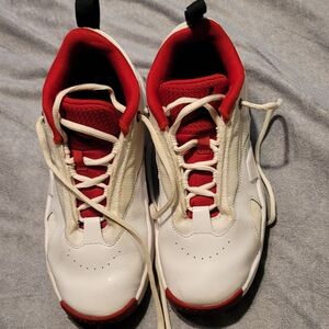 Nike Jordan Max Aura6 Kids White and Red Sneakers 3.5 Youth